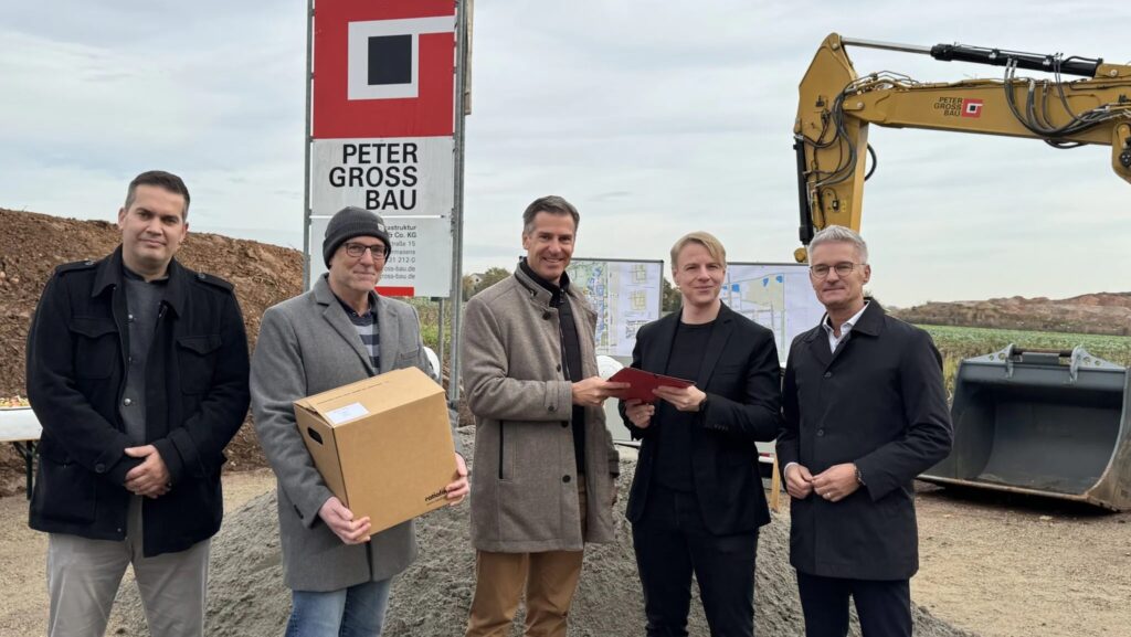 Spatenstich und Baugenehmigung