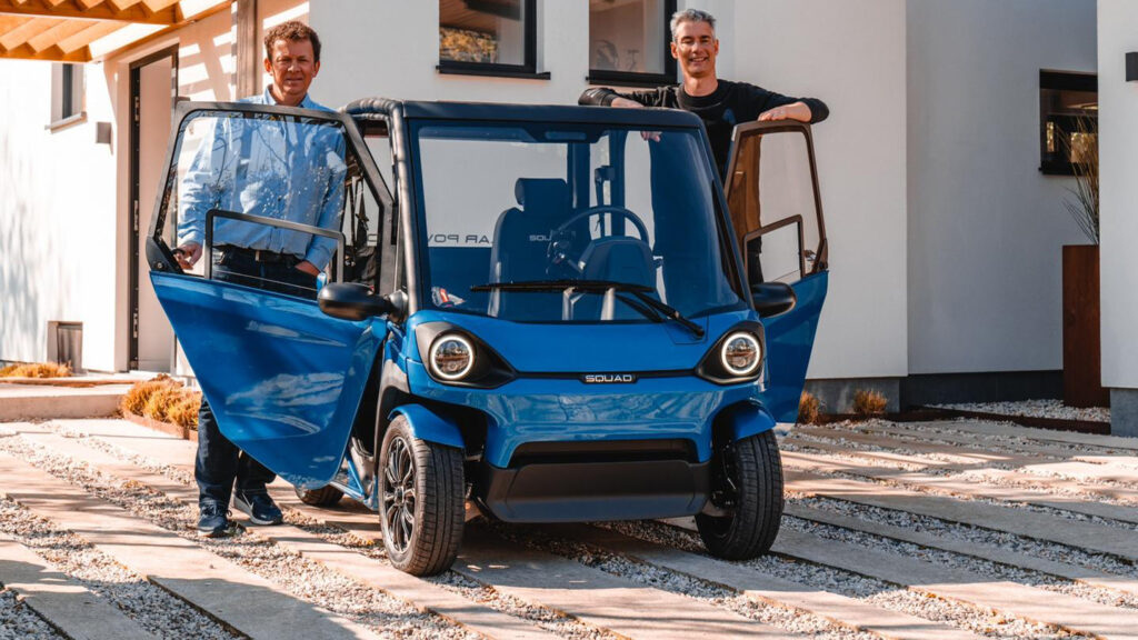 Auf geht's
Die Squad Mobility-Gründer Robert Hoevers und Chris Klok (r.) haben ihre Erfahrungen aus der Autoindustrie in die Entwicklung des zweisitzigen Solarautos eingebracht. Hilfe bei der Entwicklung gab es unter anderem von einem Designstudio in Italien. 