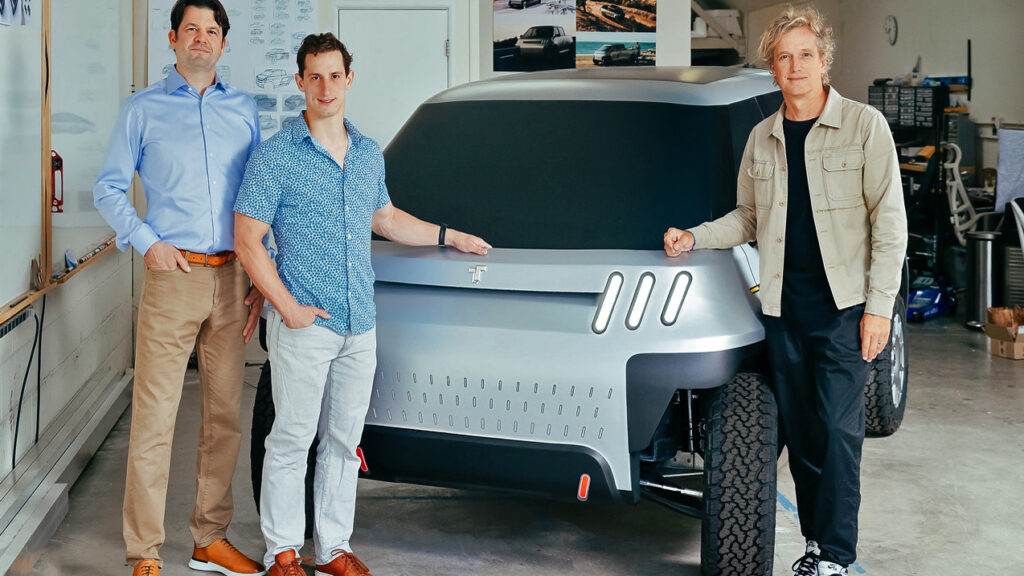 Es geht auch anders
Forrest North, Jason Marks und der Schweizer Designer Yves Behar (v.l.) haben sich zusammengetan, um mit dem smarten Telo Truck ein sozialverträgliches Gegenstück zum martialischen Cybertruck von Tesla auf die Räder zu stellen. 