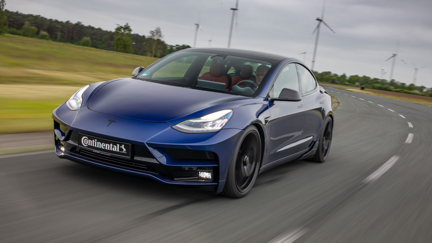 Teslas Model 3 nach feinster Startech-Art Elektroauto