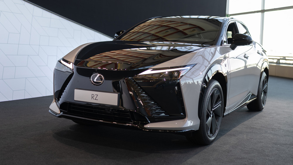 Lexus RZ
Lexus hat sich zum Ziel gesetzt, bis 2030 in Europa und bis 2035 weltweit eine Premiummarke für vollelektrische Mobilität zu werden.