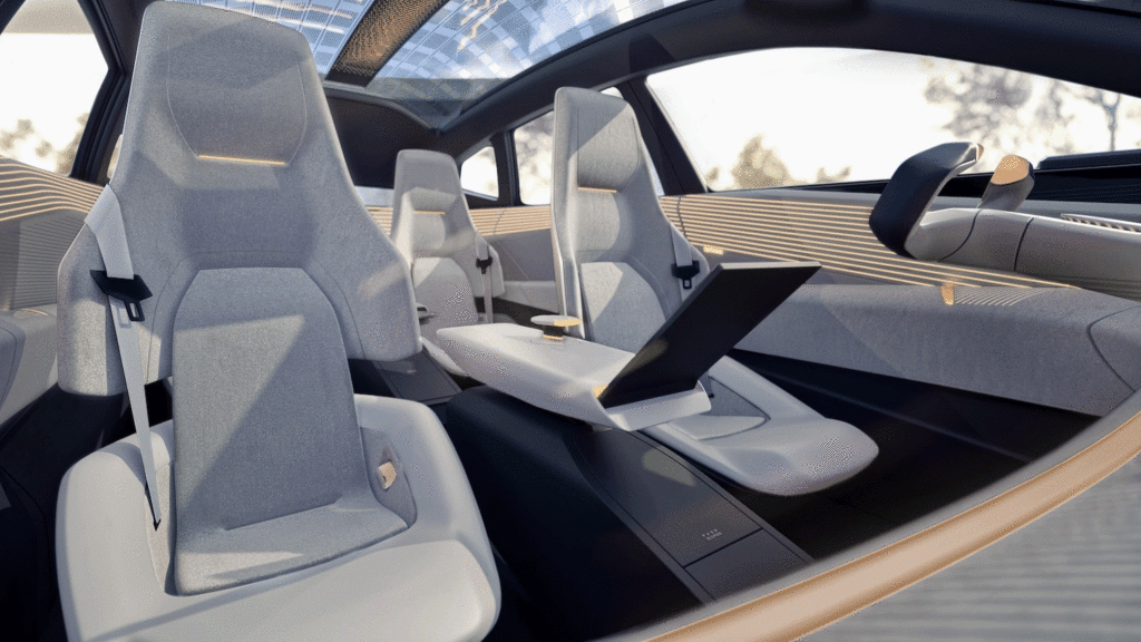 Lust auf mehr 
Das VW-Konzeptauto verfügt über vier Sportsitze und ein Lichtsystem, das auch eine Kommunikation per Avatar erlaubt