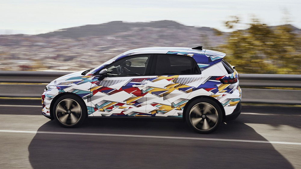 Kompakt im besten Sinne
Nur 4,05 Meter lang ist der VW ID.Polo. Trotzdem gibt es reichlich Platz im Innenraum für Passagiere und ihr Gepäck.  