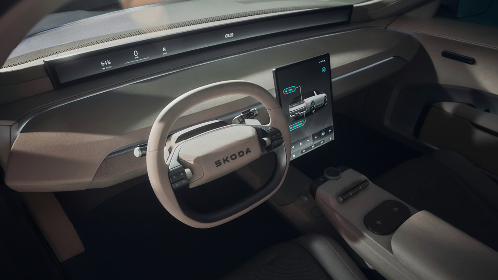 Panoramablick
Ähnlich wie im neuen BMW iX3 zieht sich auch im Konzeptauto von Skoda ein schmales Info-Display unterhalb der Windschutzscheibe über die gesamte Fahrzeugbreite. Ein konventionelles Head-up-Display erübrigt sich dadurch.