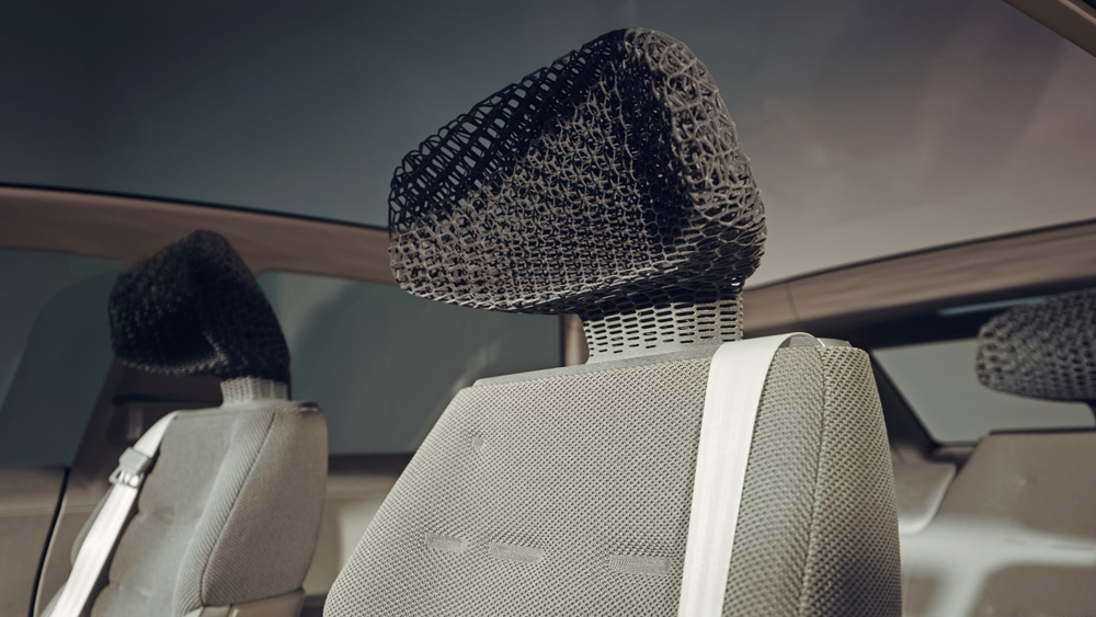 Kopfstützen aus dem 3D-Drucker
Künftig sollen auch Sitzbezüge aus Monomaterialien entstehen, die ohne Verklebungen auskommen – und so leichter recycelbar sind.