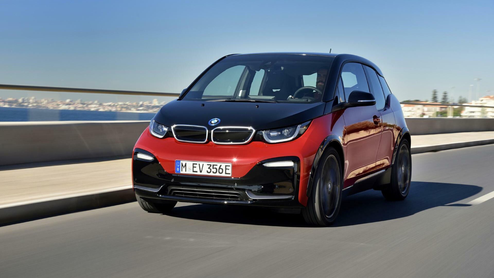 BMW i3 
Der kompakte, zwischen 2013 und 2022 gebaute Viersitzer zählt zu den zuverlässigsten Elektroautos seiner Klasse. Vielleicht ein Grund, warum die Nachfrage nach dreijährigen Leasingrückläufern deutlich gestiegen ist. Besonders die S-Modelle sind gefragt. Foto: BMW  