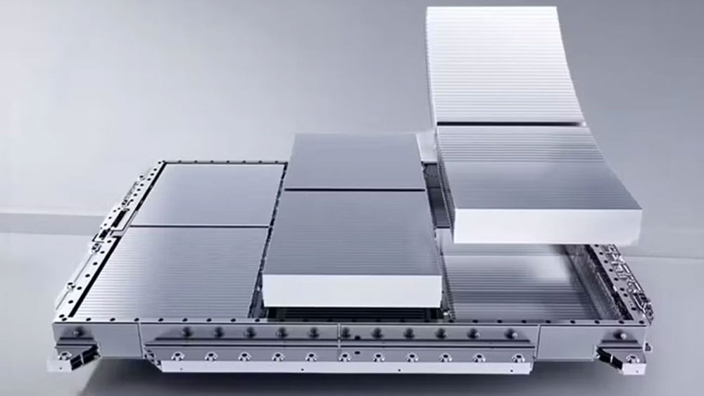 Neuer Maßstab
Die Blade-Batterie 2.0 von BYD verfügt über eine Energiedichte von 190–210 Wh/kg (gegenüber 140 Wh/kg in der ersten Generation. Sie ermöglicht Reichweiten von bis zu 1000 Kilometern und eine Ladegeschwindigkeit von 8C, ohne dass die Sicherheit leidet. Foto: BYD