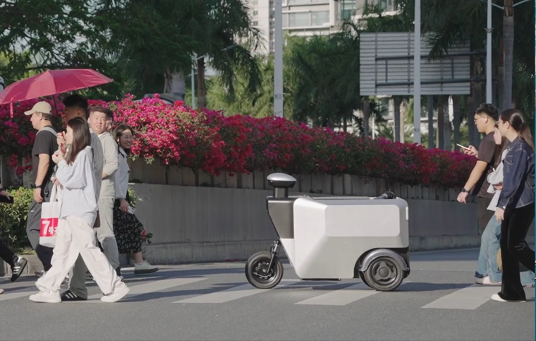 Autonom Fahren im Schritttempo
In China wird die Technik von DeepRoute.ai bereits genutzt, um selbstfahrende Kleintransport durch die Stadt zu schicken.  