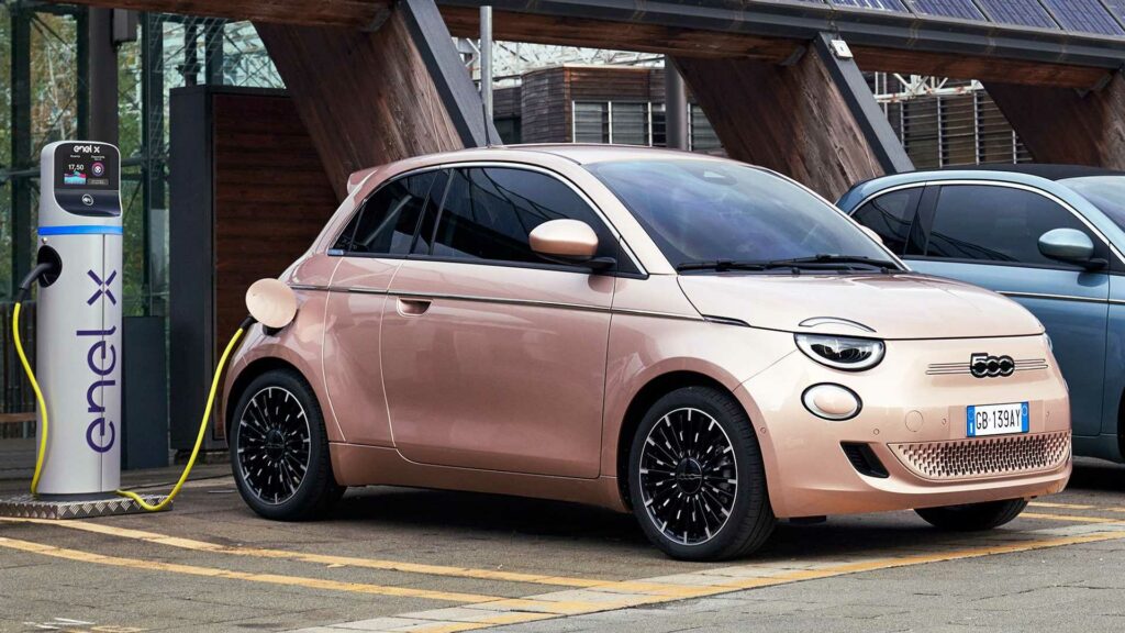 Schnäppchen für Schnellentschlossene 
Fiat hat den Preis für den Fiat 500e um 5000 Euro gesenkt. Die Aktion endet aber - Stand heute - am 31. März. Foto: Fiat