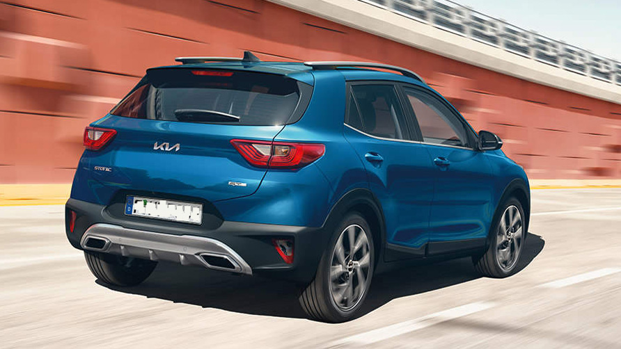 Übergangslösung
Der Kia Stonic passt beinahe perfekt zum Leben einer jungen Familie, die sich mangels Lademöglichkeiten noch nicht für ein Elektroauto entscheiden kann, aber trotzdem ein vollwertiges Auto für ein kleines Budget wünscht. Foto: Kia