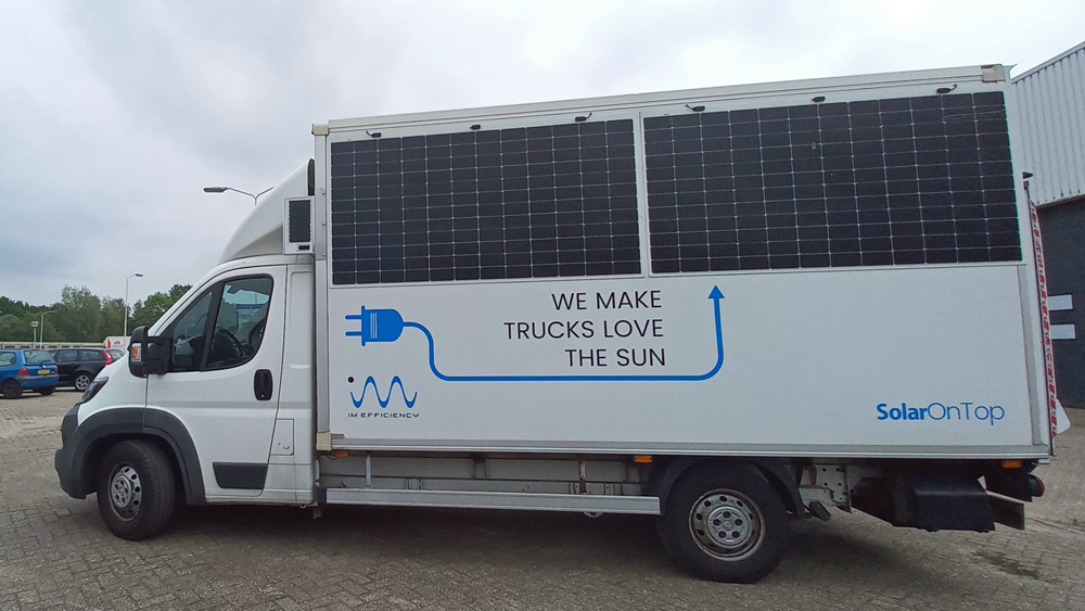 Ganz pragmatisch 
Bei Lastwagen und Kleintransporter stehen große Flächen für die Anbringung von Solarmodulen zur Verfügung. IM Efficiency hat bereits  über 100 Fahrzeuge umgerüstet - unter anderem Lastzüge von Kühne&Nagel - um den Dieselverbrauch zu senken. Foto: IM Efficiency  