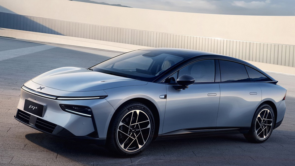 Xpeng P7+ 
Im April geht die neue Fastback-Limousine an den Start, die mit einer maximalen Ladeleistung von 446 kW einen Mercedes EQS in den Schatten stellt, ihn mit einer Reichweite von bis zu 530 Kilometern übertrumpft - und nicht einmal die Hälfte kostet. Fotos: Xpeng 